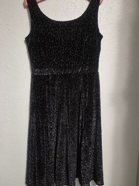 Orchid Bloom Leopard Print Velvet Black Dress With Pockets